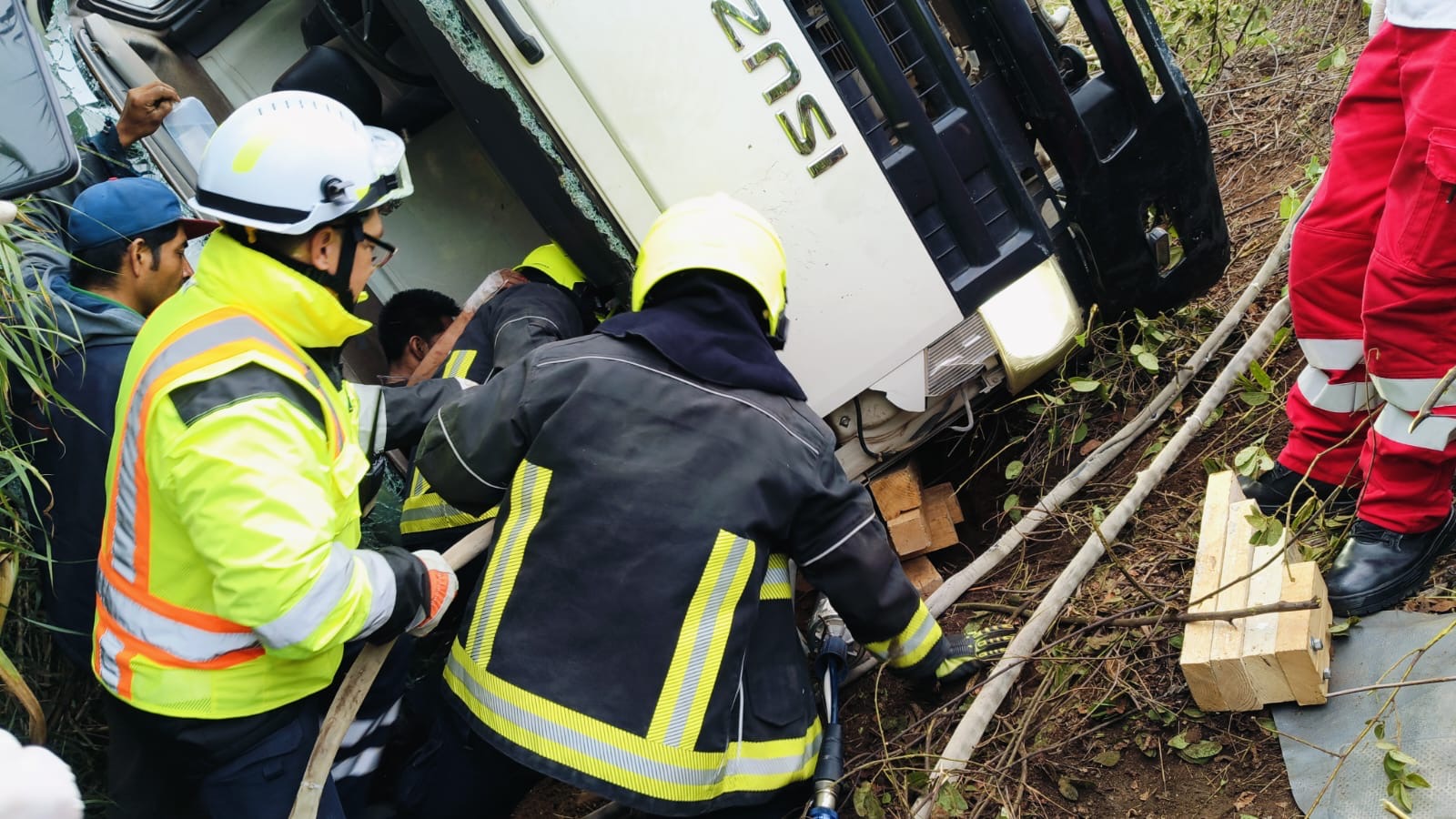 Atiende Policía Vial Estatal reporte de accidente de tránsito en Carretera Federal 175