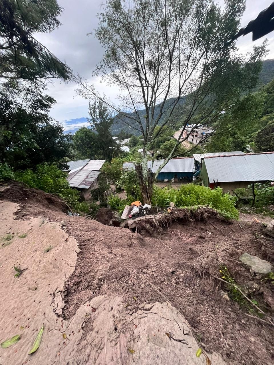 Suman ya 4 muertes en Oaxaca por lluvias extremas que trajo John