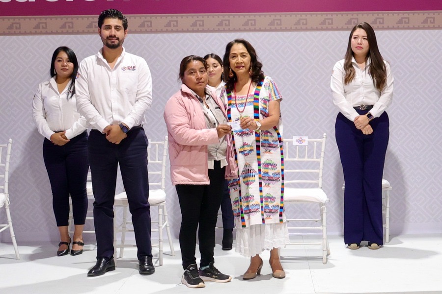 Exhorta Irma Bolaños a trabajar en favor de grupos prioritarios de las agencias del estado